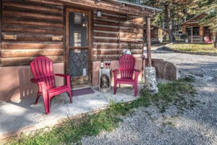 Apache Village 1 Queen Bed, Midtown, Pet Friendly, Sleeps 2