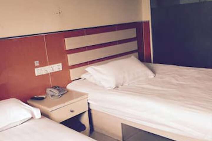 Room 3 of 8