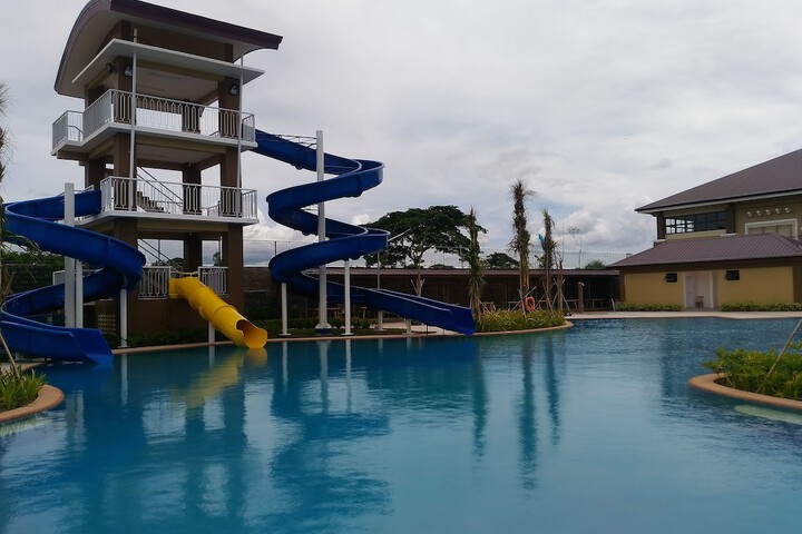 Pool 21 of 34