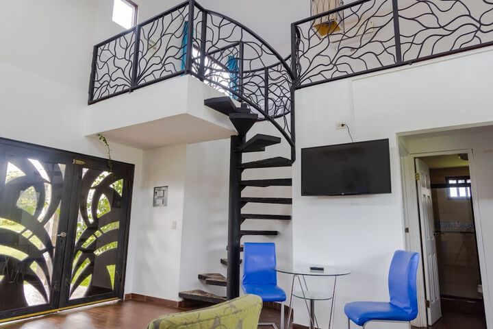 Room 4 of 12