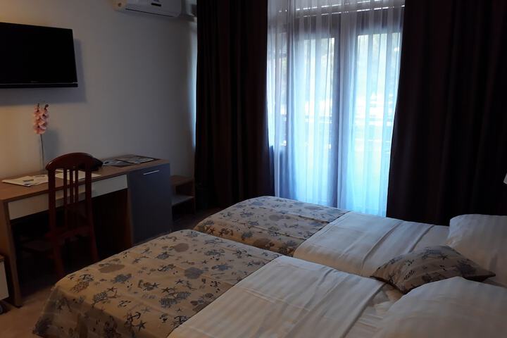 Room 8 of 50