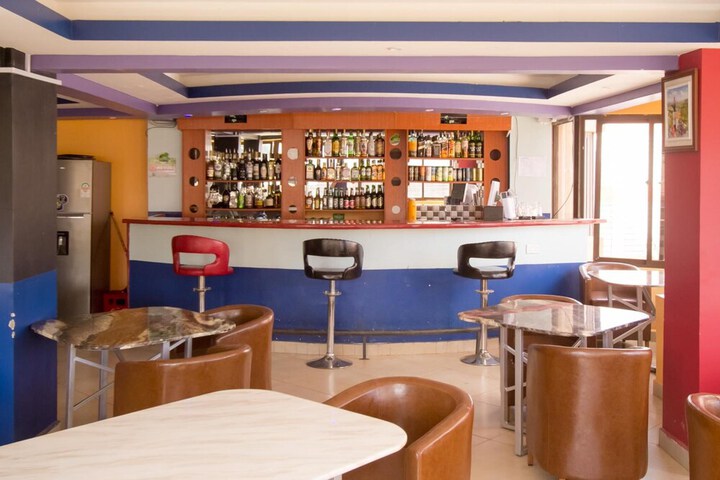 Lounge 80 of 88