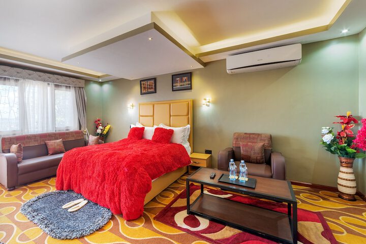 Room 10 of 93