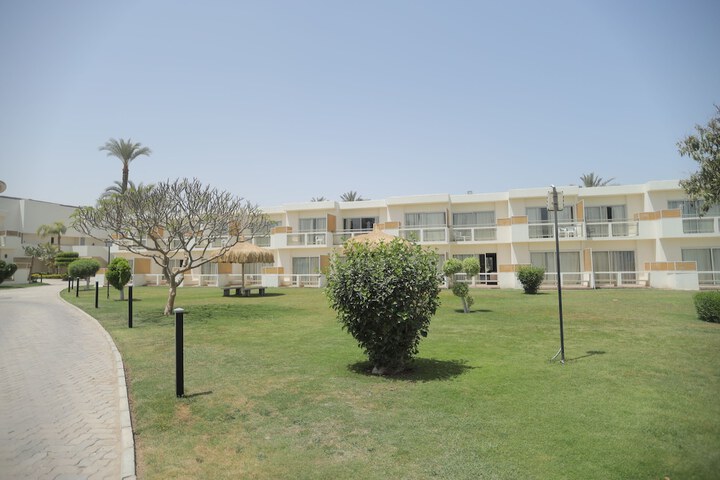 Hotel Exterior 91 of 93