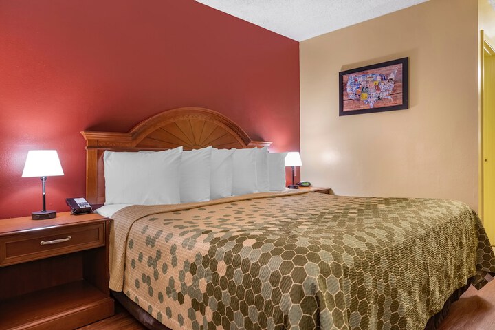 1 King Bed (8 of 9)