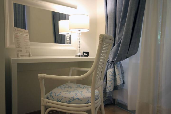 Room 8 of 43