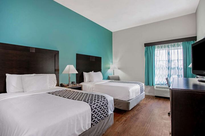 2 Queen Beds (6 of 6)