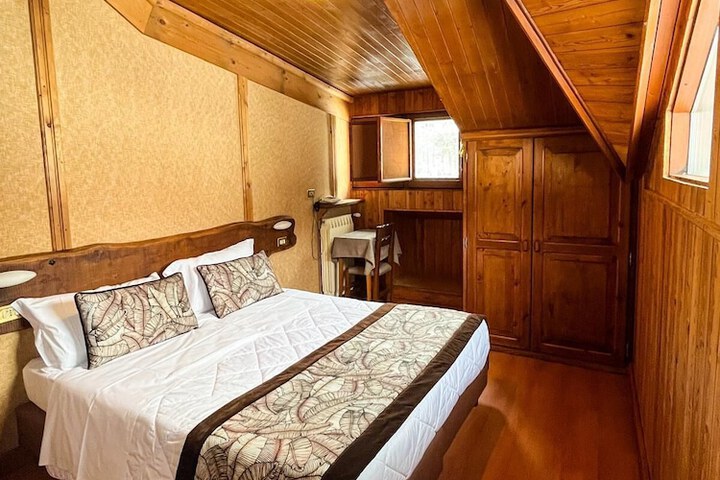 Room 22 of 38
