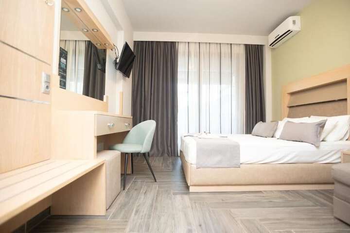 Room 4 of 38