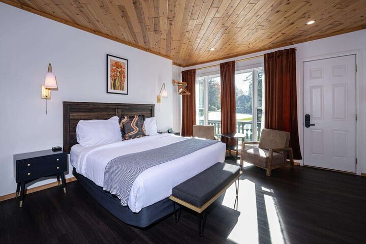 Superior King Bed (2 of 21)