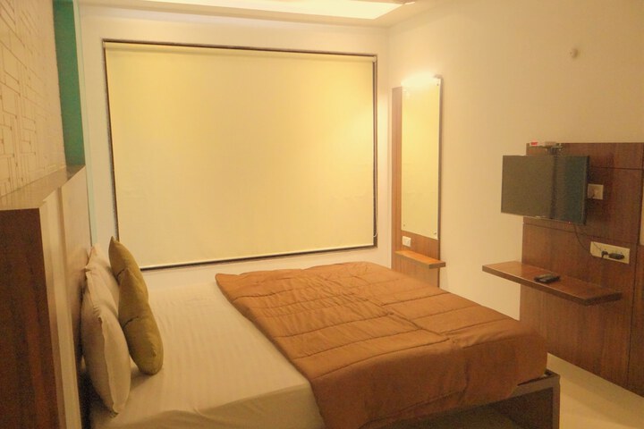 Room 8 of 20