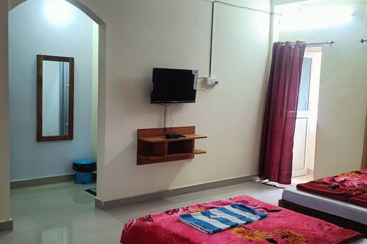 Room 13 of 36
