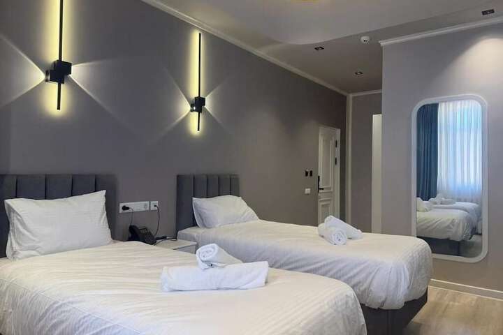 Room 7 of 37