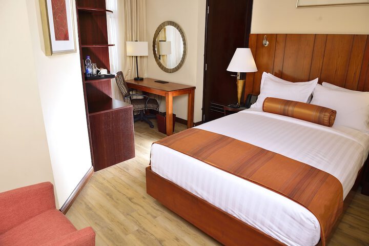 Room 42 of 168