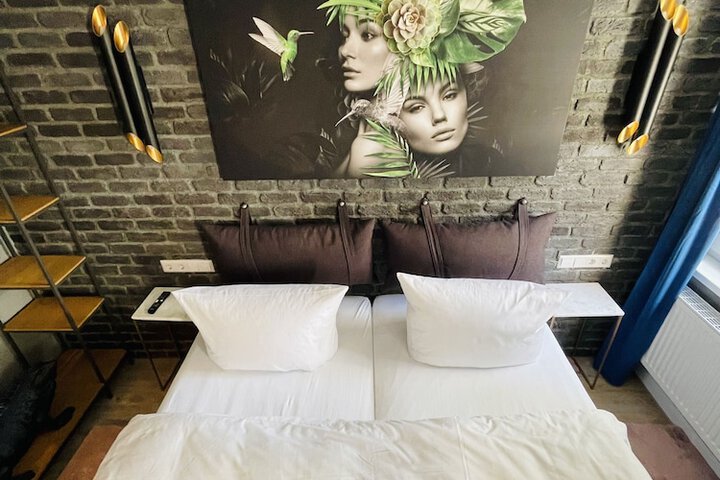 Room 16 of 63