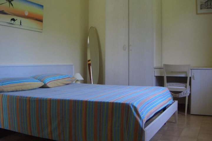 Room 8 of 32