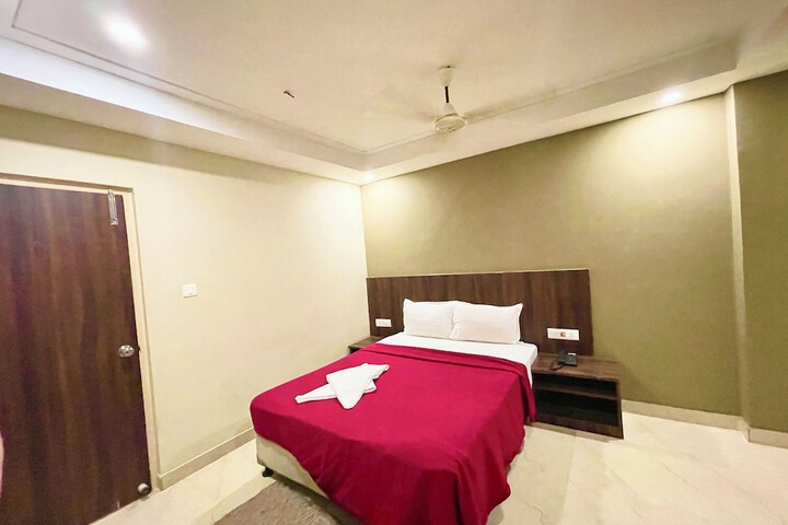 Room 16 of 76
