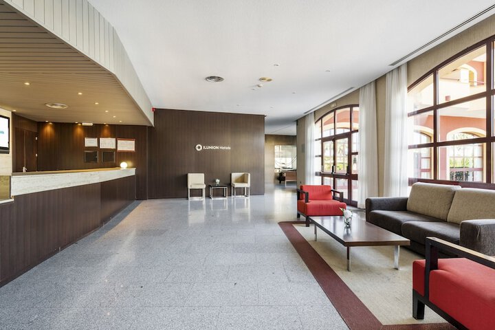 Entrance & Lobby