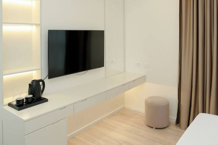 Room 8 of 42