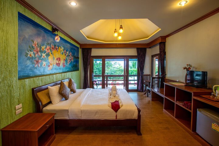 Room 5 of 18