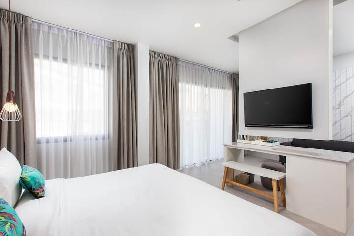 Room 19 of 80