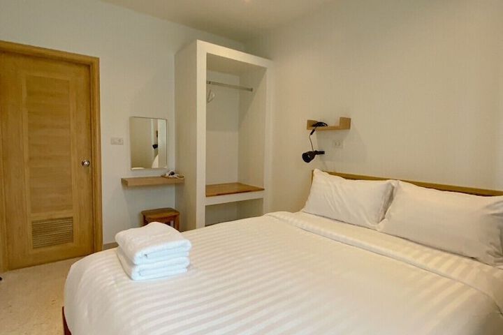 Room 2 of 28