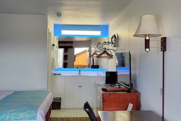 Room 11 of 26