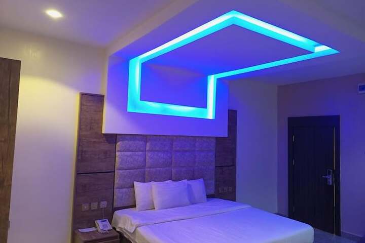 Room 10 of 48