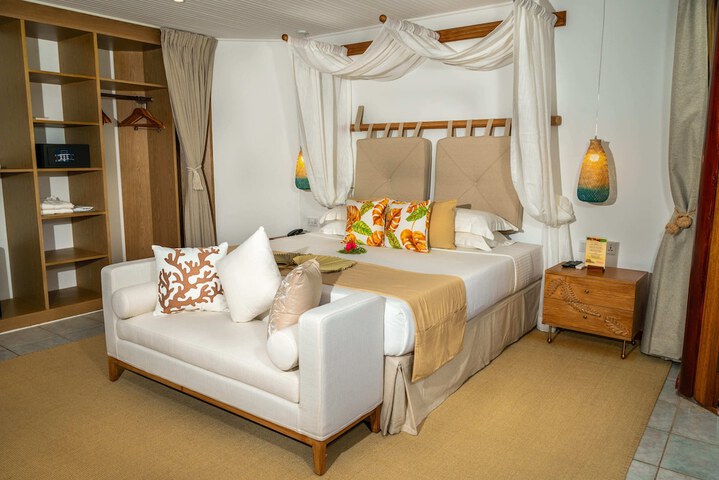 Room 33 of 147