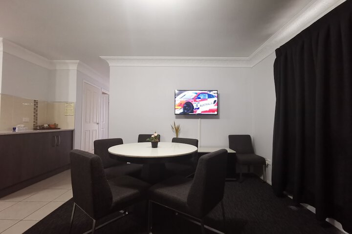 Room 33 of 79
