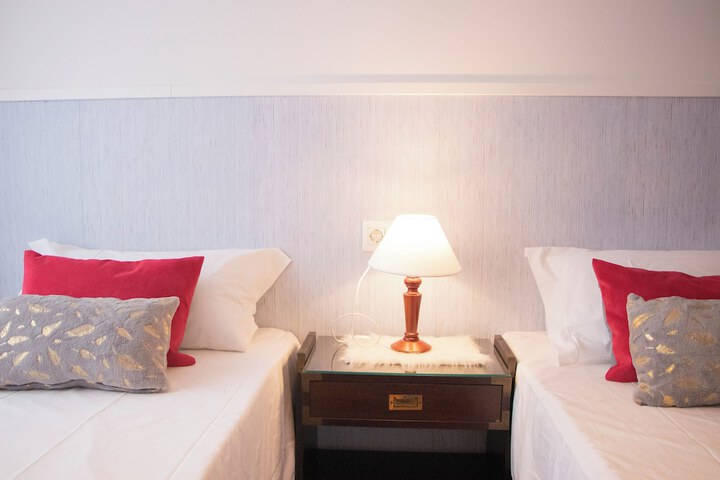 Room 80 of 177