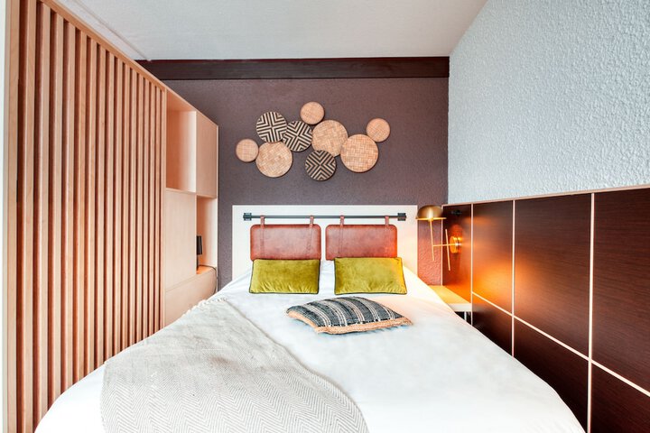 Room 17 of 47