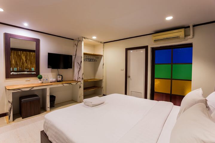 Room 47 of 85