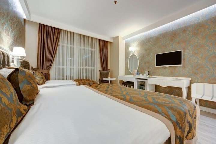 Room 25 of 77