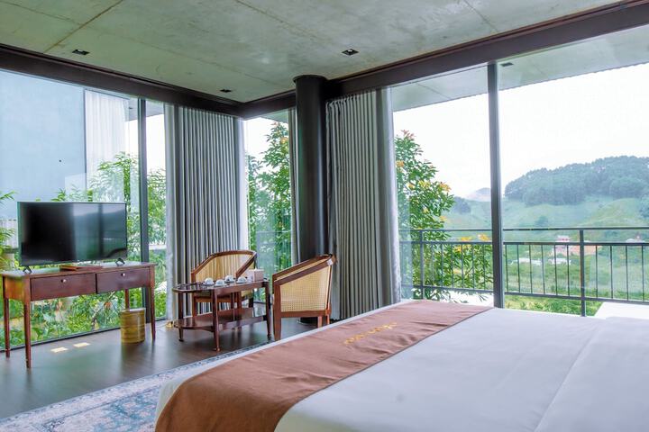 Room 21 of 190