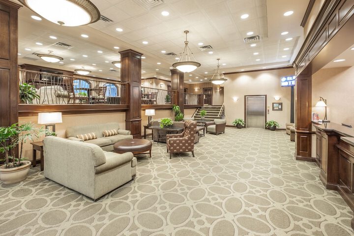 Entrance & Lobby