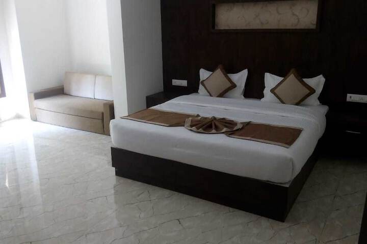 Room 17 of 34
