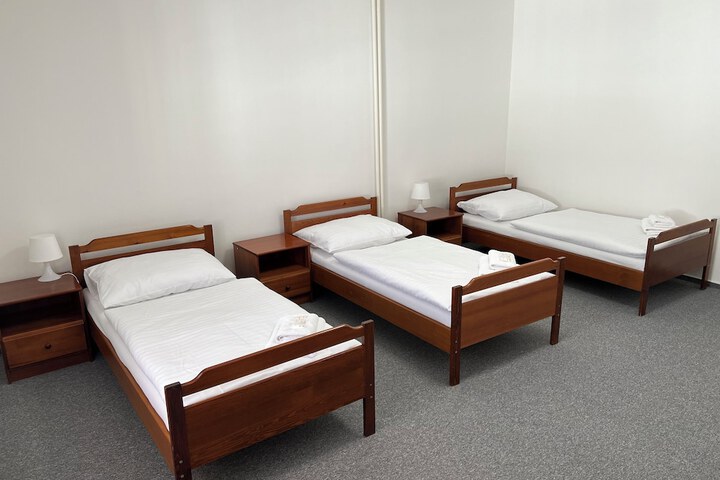 Room 10 of 18