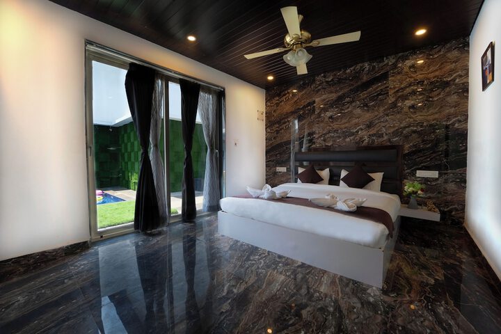 Room 4 of 26