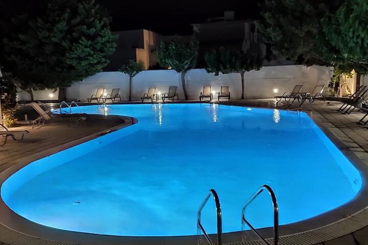 Pool 72 of 99