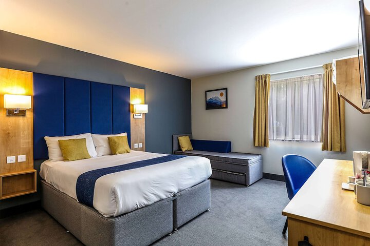 Room 4 of 6