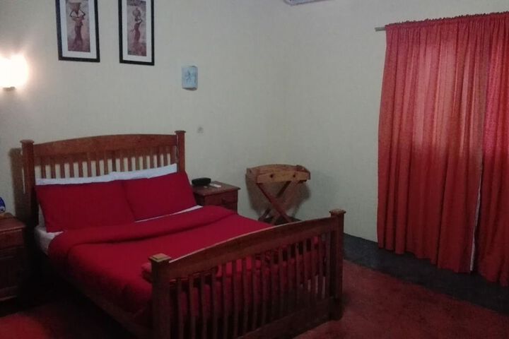 Room 7 of 8