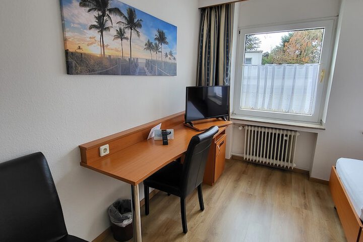 Room 11 of 22