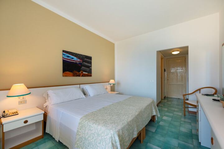 Room 6 of 31