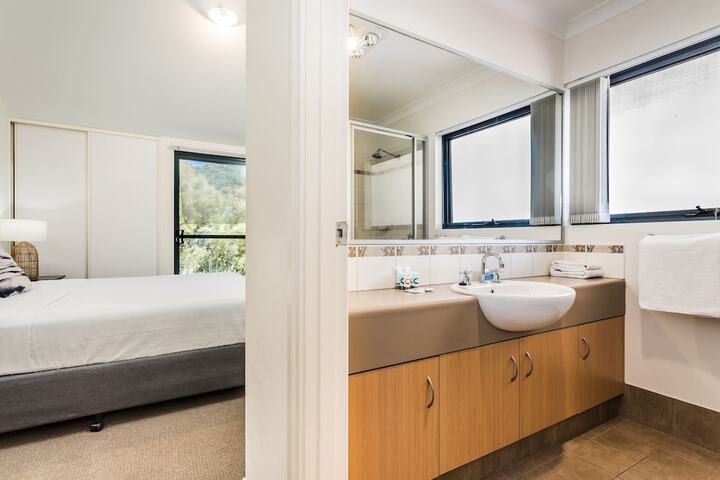 Room 34 of 239