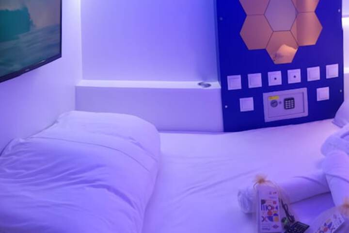 Room 25 of 84