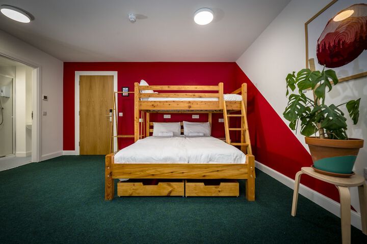 Room 21 of 77
