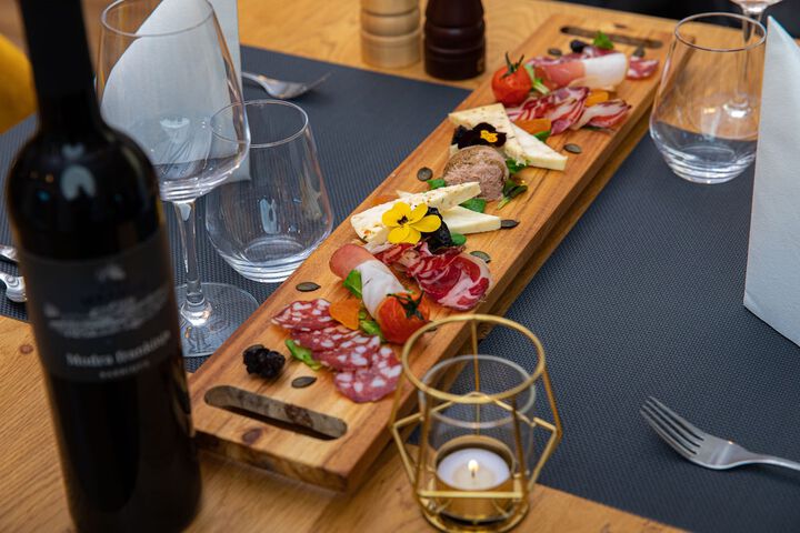 Dining 37 of 64