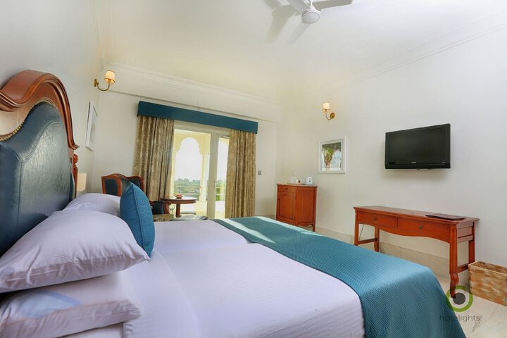 Room 8 of 34