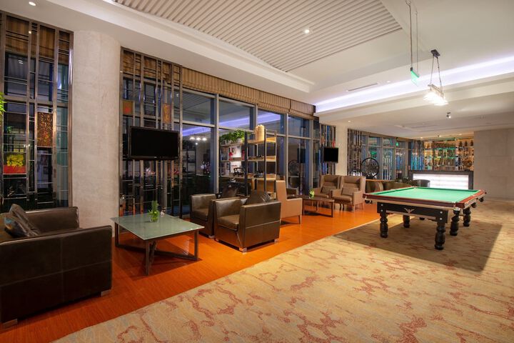 Lounge 39 of 60